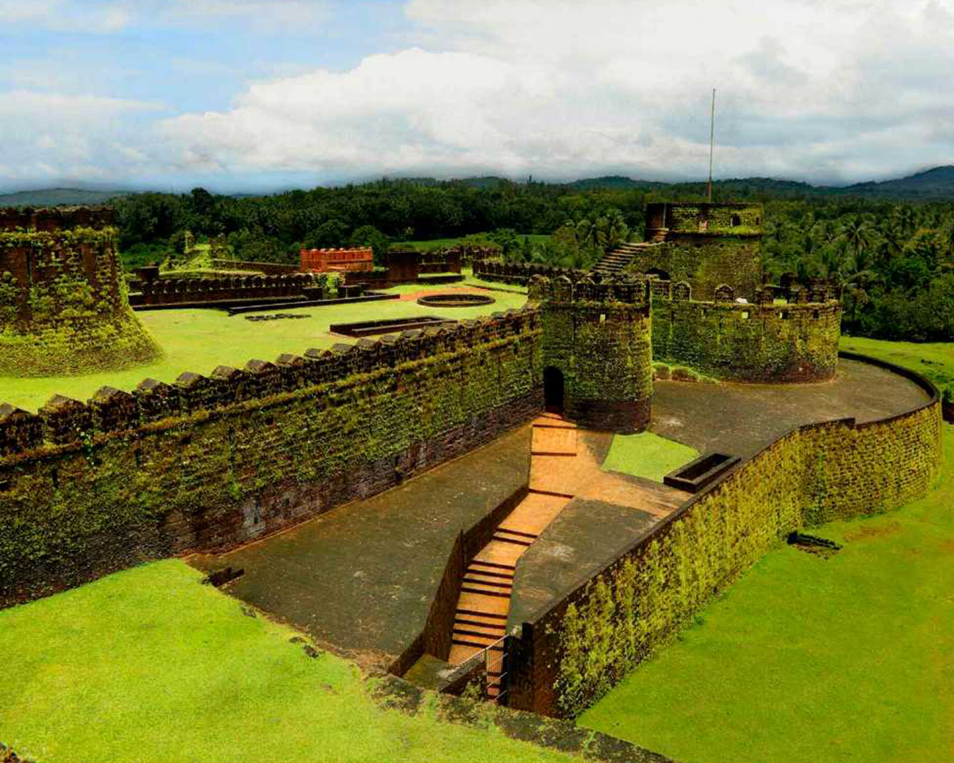 Mirjan fort, Kumta (30 min)